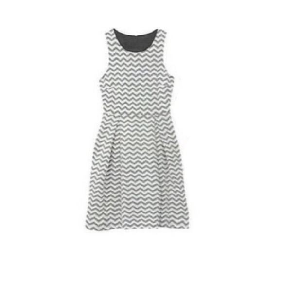 41 Hawthorn Stitch Fix Jace Fit & Flare Dress Chevron Gray White Size Small - Picture 1 of 8